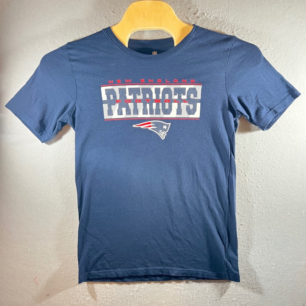 1141 | NFL Team Apparel New England Patriots Football Graphic Tee Navy Youth XXL